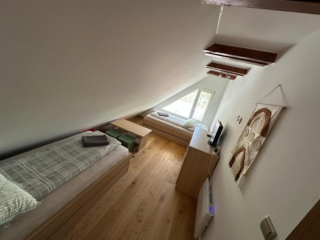 Postel nebo postele na pokoji v ubytování APARTMÁN MEZONET DONOVALY Plesnivec