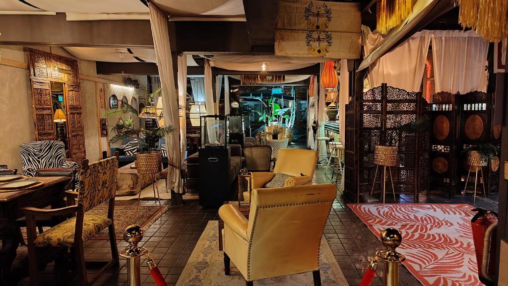 Hotel Life Gran Via - Tropical garden - Resim 15