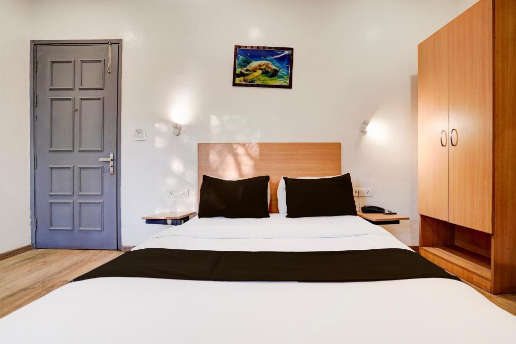 Postel nebo postele na pokoji v ubytování Super Hotel O Britania Chowk