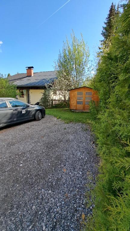 Fotografia z galérie ubytovania Sandras Ferienhaus Bungalow Sonnenalm v destinácii Bad Mitterndorf