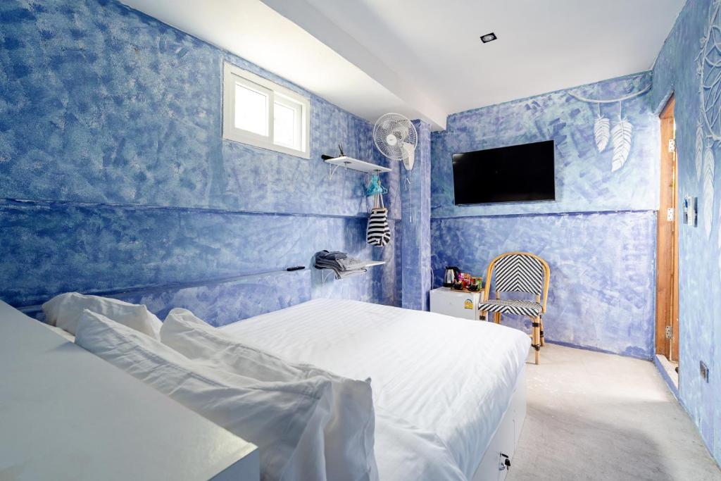 Postel nebo postele na pokoji v ubytování Dreamcatcher Lite Budget friendly stay in Fisherman's village