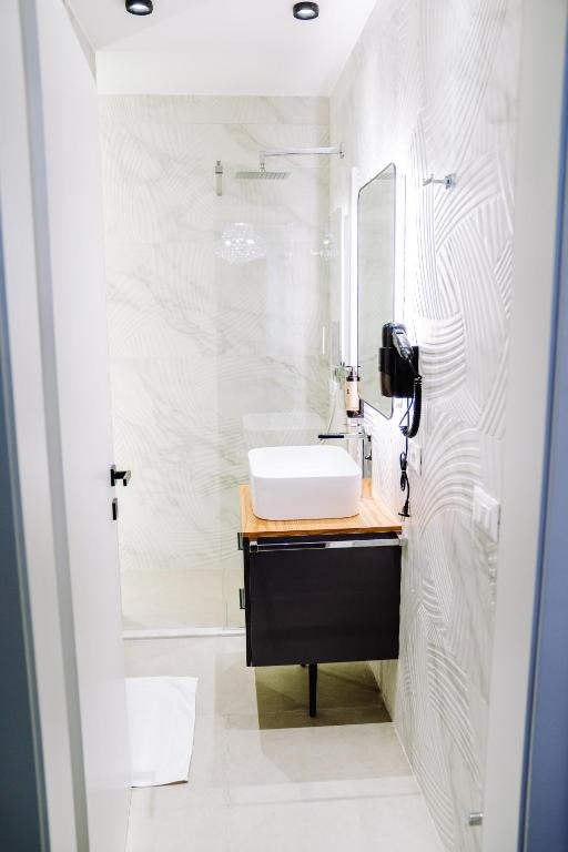 Koupelna v ubytování NS Luxury Suites