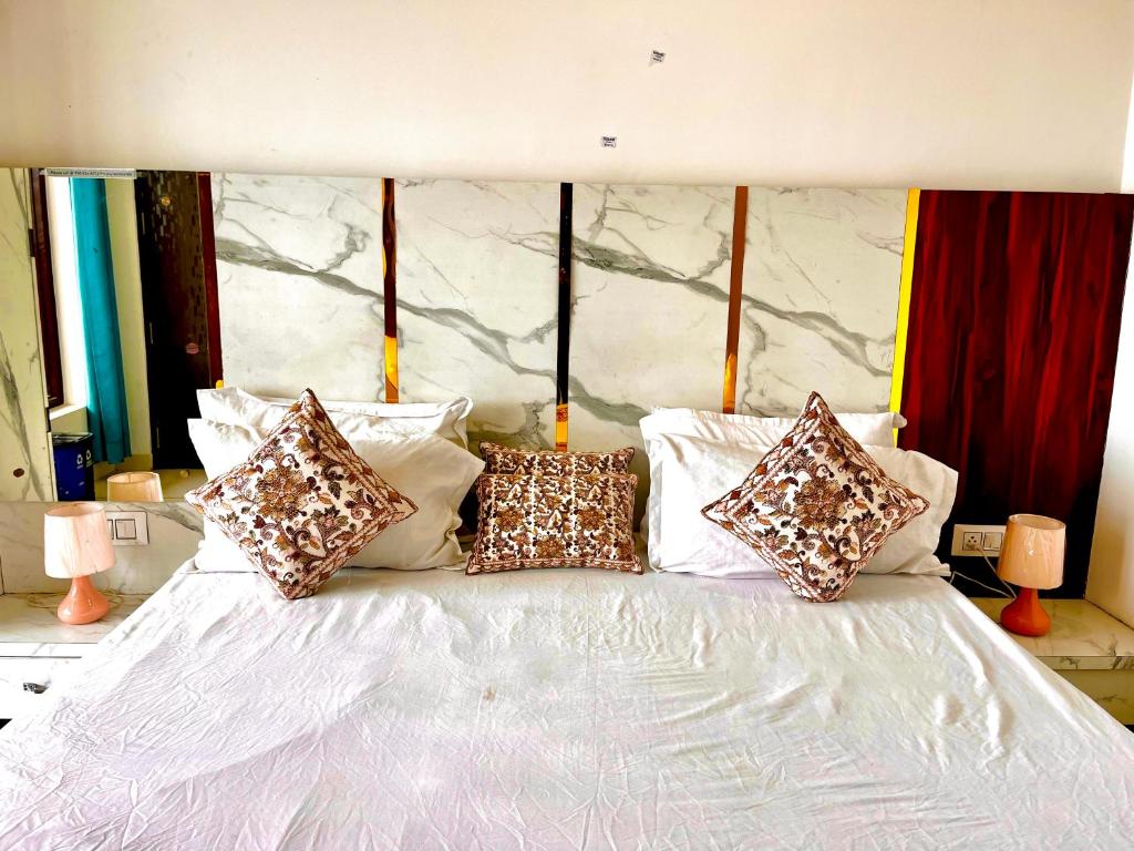 Postel nebo postele na pokoji v ubytování Hotel Valley Vista, Nanital - #Mountain View #Premium Rooms #Parking #Best Selling #Guest Preferred