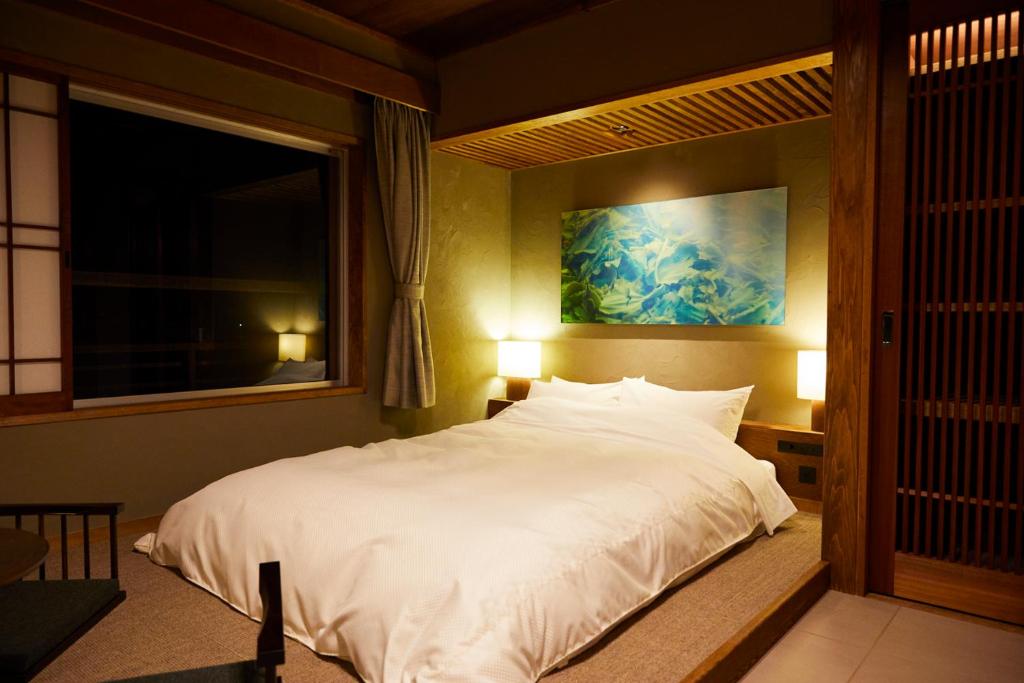 Postel nebo postele na pokoji v ubytování Ryokan Oomuraya