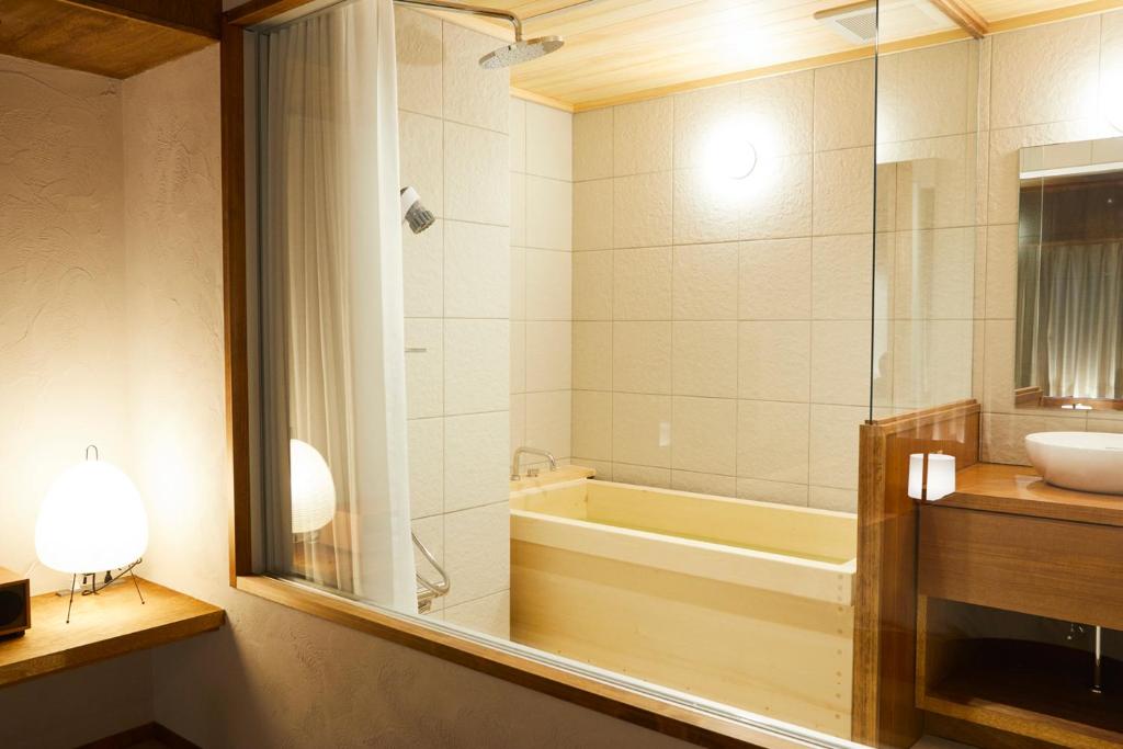 Koupelna v ubytování Ryokan Oomuraya