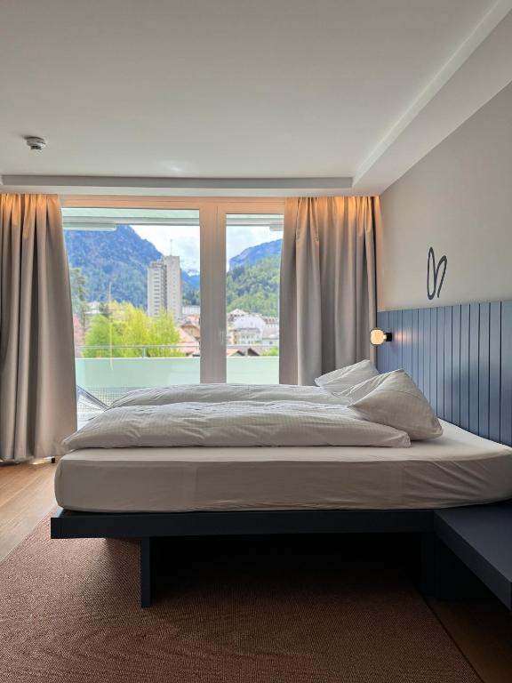 Nespecifikovaný výhled na hory nebo výhled na hory při pohledu z hotelu