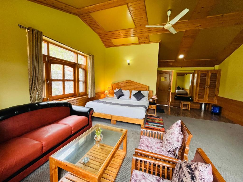 Posezení v ubytování The Holly Woods Resort, Manali - Blissful View From Rooms