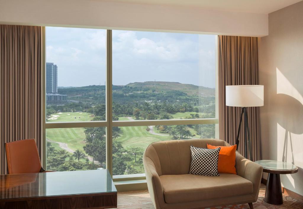 Nespecifikovaný výhled na hory nebo výhled na hory při pohledu z hotelu