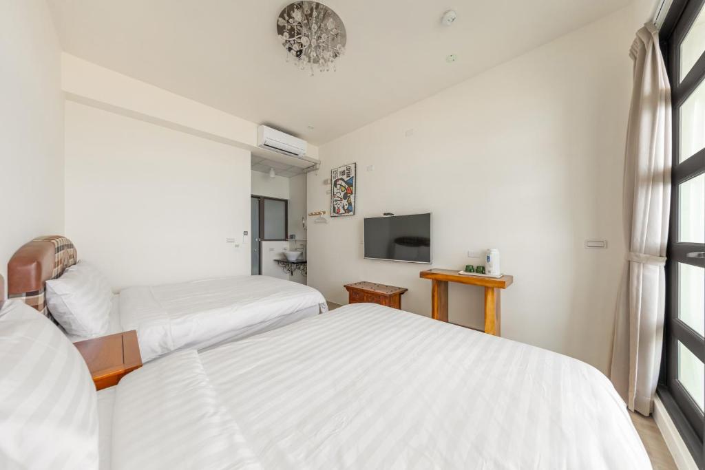 Postel nebo postele na pokoji v ubytování Hualien Unique Smart Stay with Sea View
