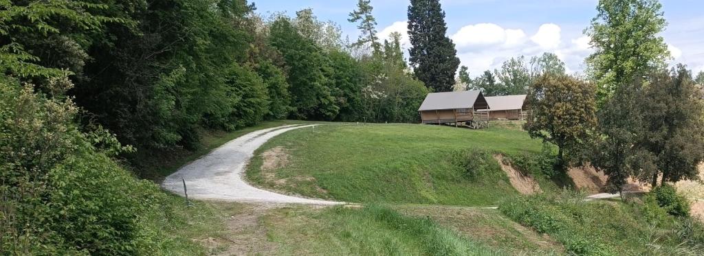 Priroda u blizini luksuznog šatora