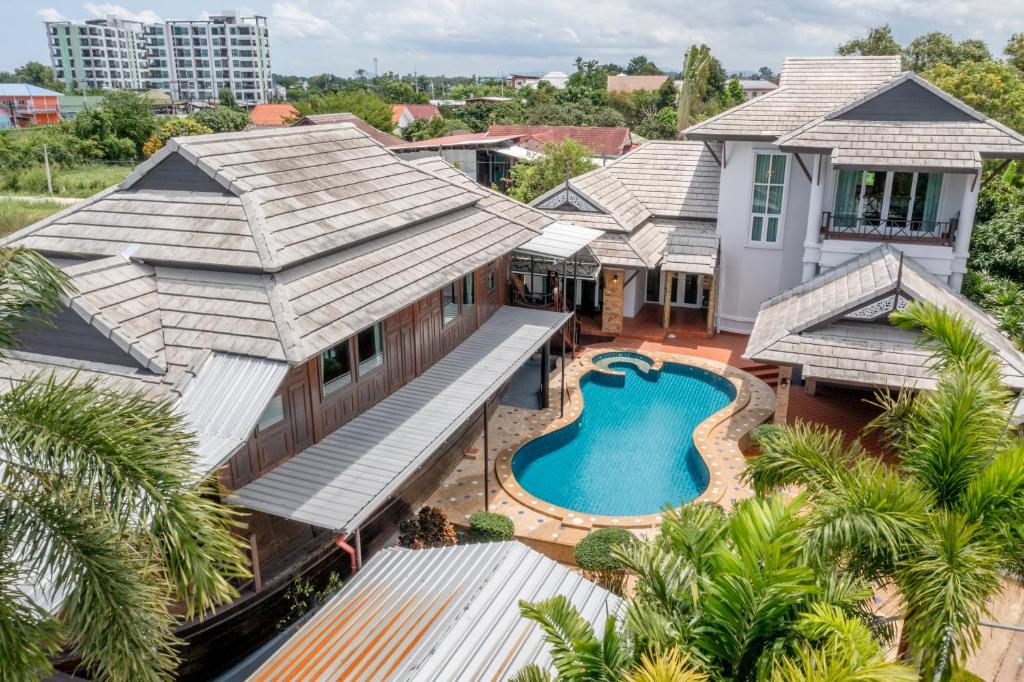 Πισίνα στο ή κοντά στο Villa Nautica Pattaya - Luxury 4 BR Villa With Boathouse