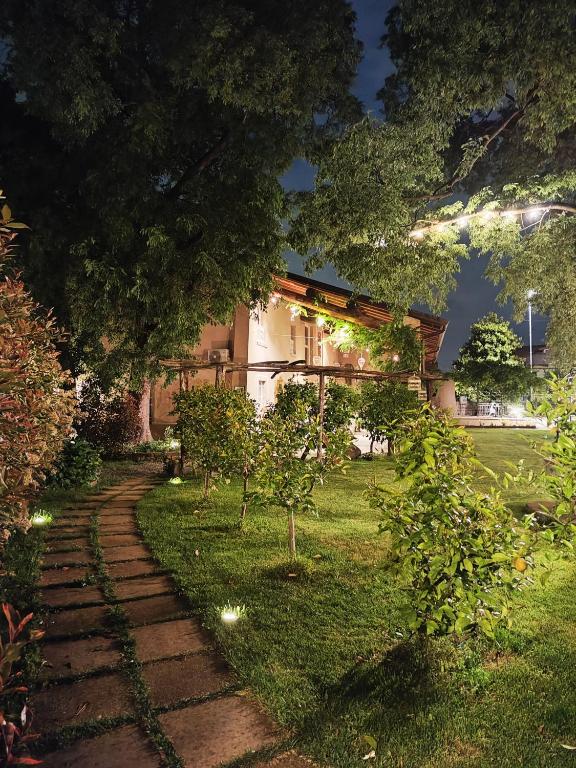 Ogród w obiekcie Garda Relais Antica Romelia