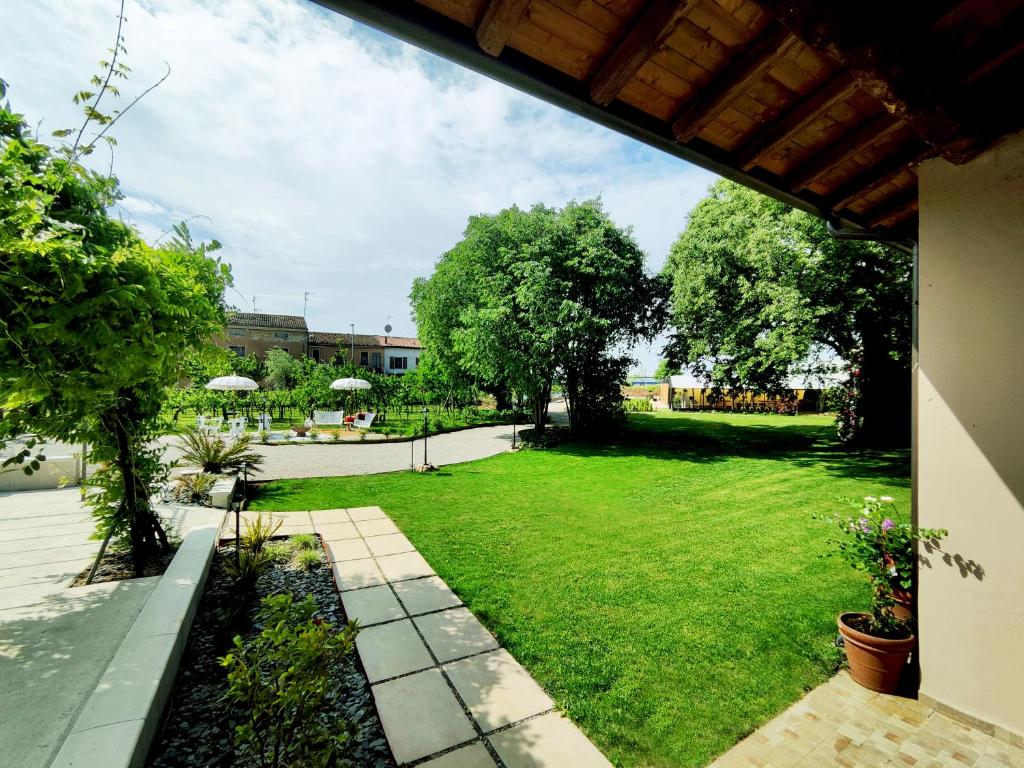 Ogród w obiekcie Garda Relais Antica Romelia