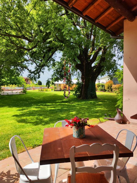 Ogród w obiekcie Garda Relais Antica Romelia