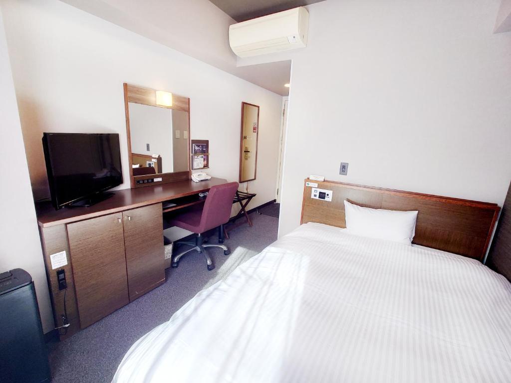 TV a/nebo společenská místnost v ubytování Hotel Route-Inn Komagane Inter