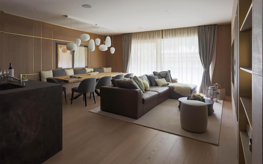 A seating area at Campiglio WOOD