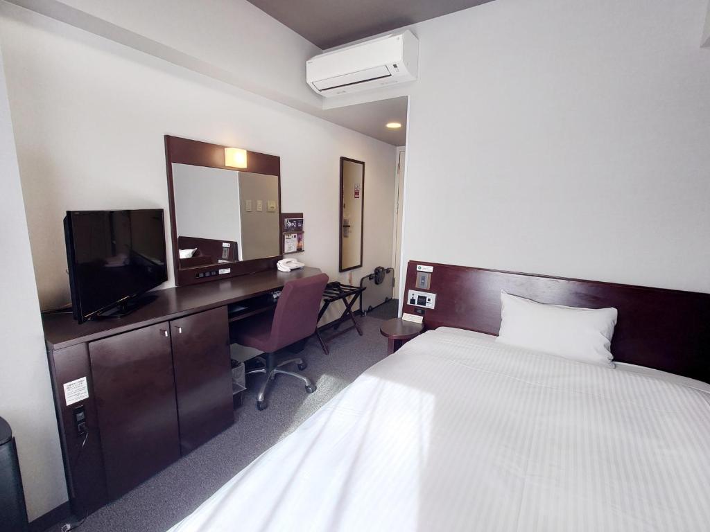 TV a/nebo společenská místnost v ubytování Hotel Route-Inn Komagane Inter