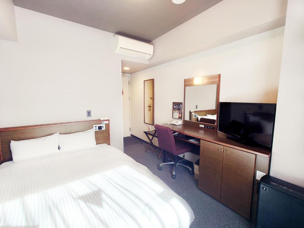 Postel nebo postele na pokoji v ubytování Hotel Route-Inn Komagane Inter