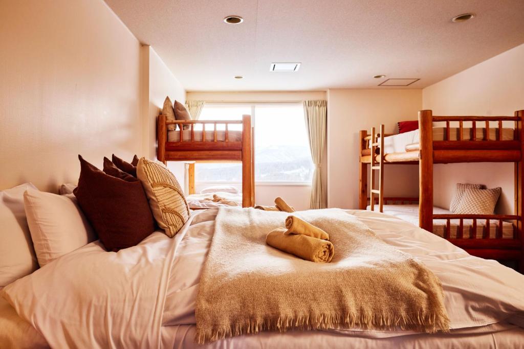 Postel nebo postele na pokoji v ubytování Canopy Lodge - Boutique Lodge at Hakuba Cortina