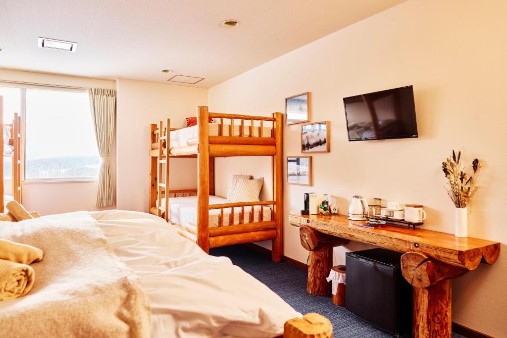 Postel nebo postele na pokoji v ubytování Canopy Lodge - Boutique Lodge at Hakuba Cortina