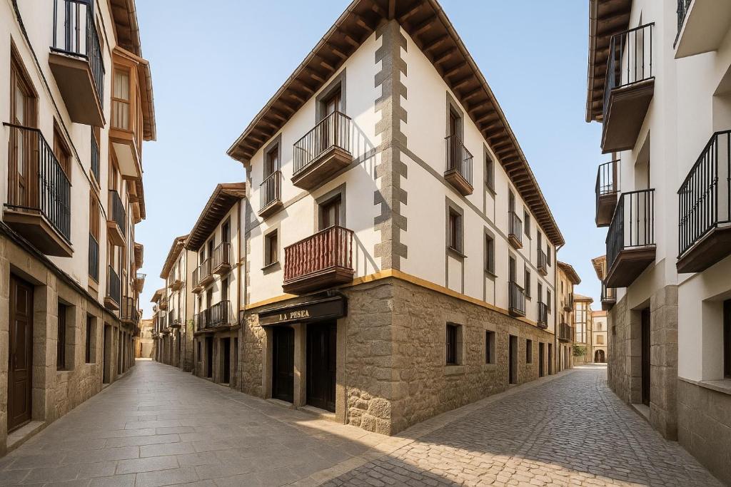 an empty street in a city with buildings at Apartamento en el centro de 2 hab. y 2 baños. in Castro-Urdiales