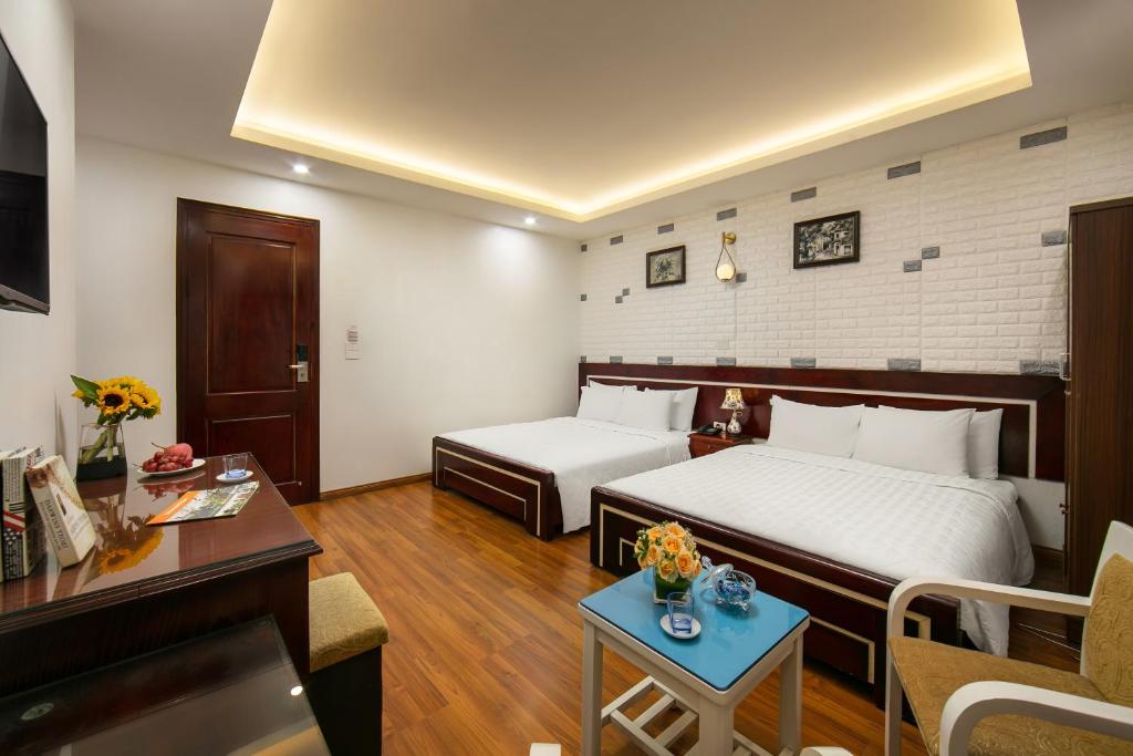 Postel nebo postele na pokoji v ubytování New Airport NoiBai Hotel