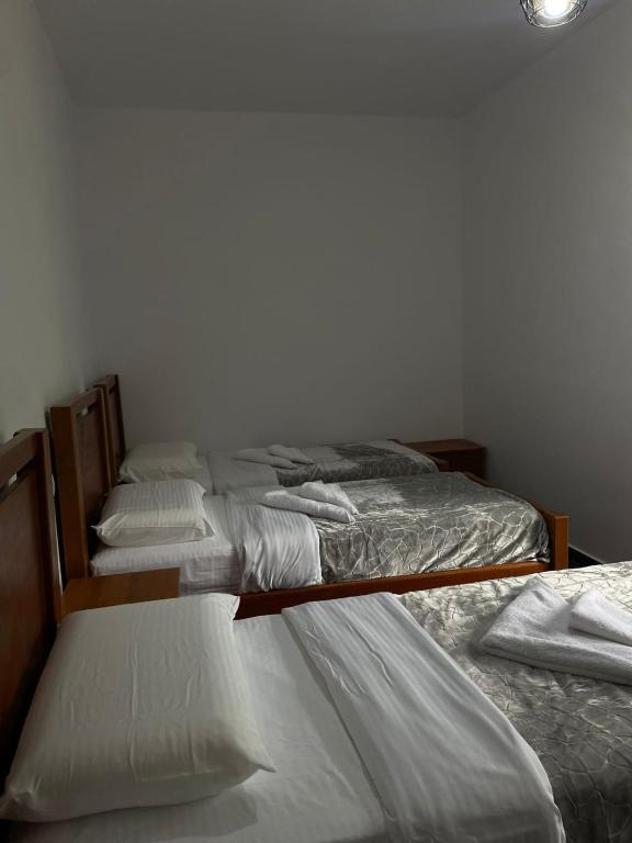 Postel nebo postele na pokoji v ubytování Trojet e Mija