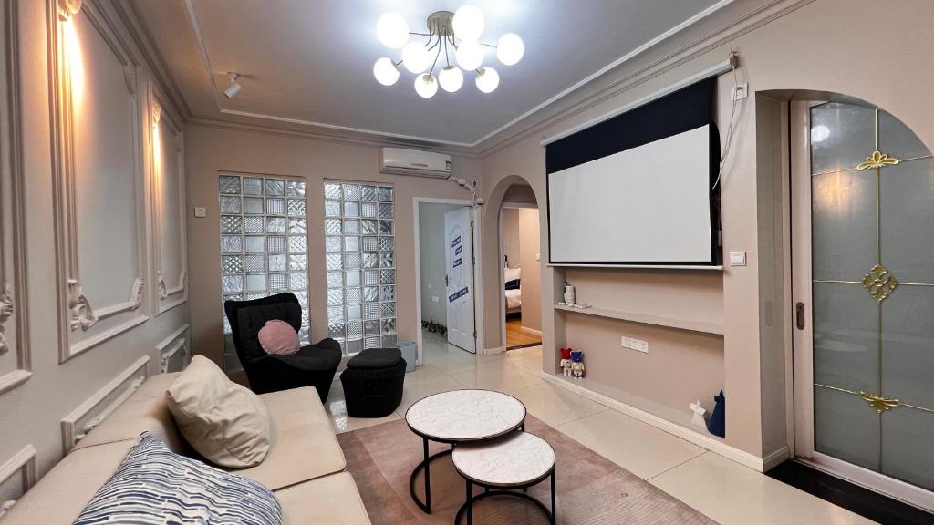 Televiisor ja/või meelelahutuskeskus majutusasutuses Duowei Executive Apartment Changsha Branch Wuyi Square Branch