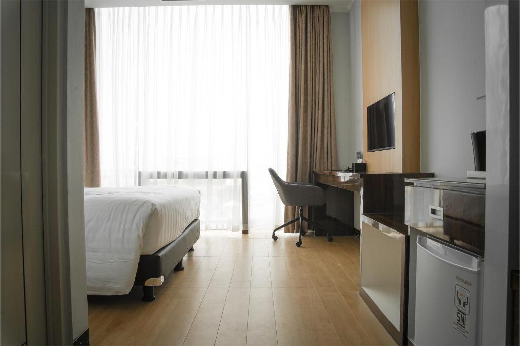 Postel nebo postele na pokoji v ubytování Dreamtel Jakarta