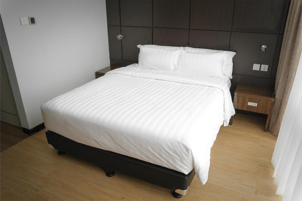 Postel nebo postele na pokoji v ubytování Dreamtel Jakarta