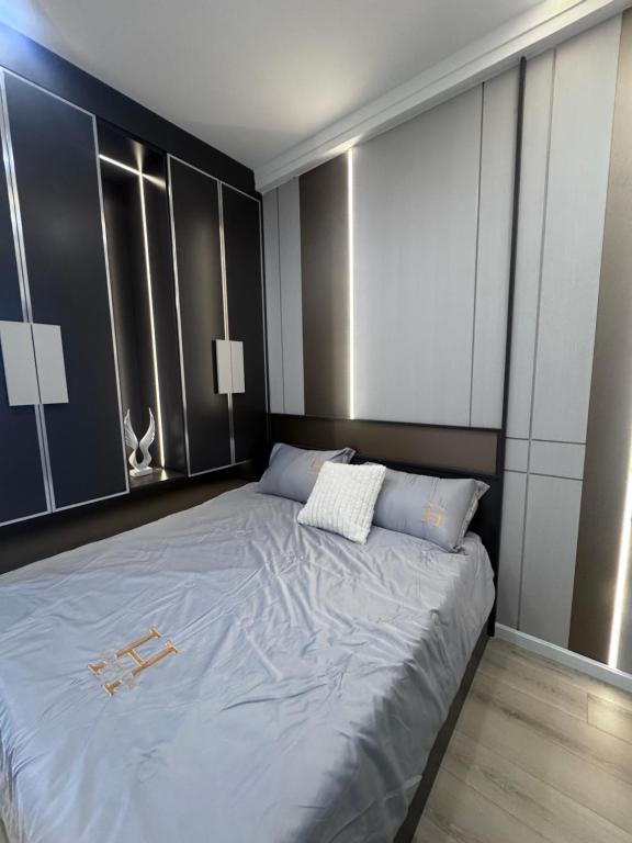 Postel nebo postele na pokoji v ubytování Chani Home