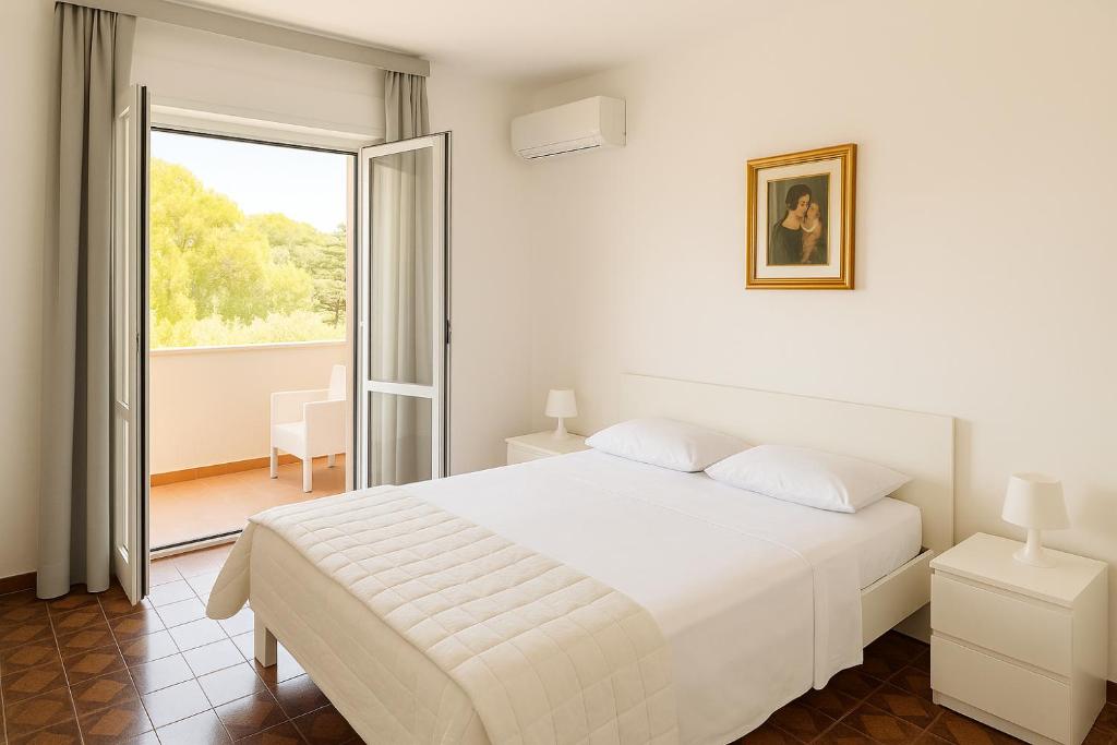 A bed or beds in a room at Casa Stazione Magliana