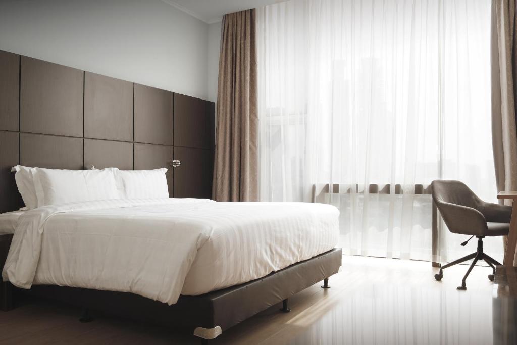 Postel nebo postele na pokoji v ubytování Dreamtel Jakarta