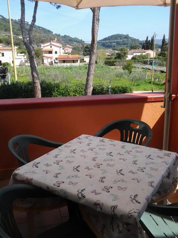 Nespecifikovaný výhled na hory nebo výhled na hory při pohledu z hotelu