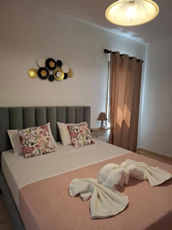Postel nebo postele na pokoji v ubytování Nireides villas 'TOP DESTINATION'