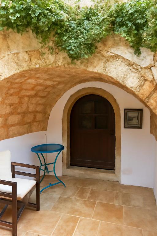Patio nebo venkovní prostory v ubytování Menexes Suites Monemvasia