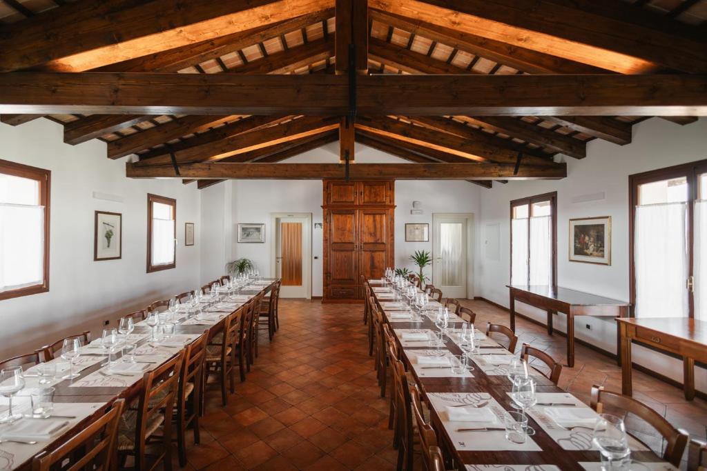 Restauracja lub miejsce do jedzenia w obiekcie Agriturismo Mulino Delle Tolle