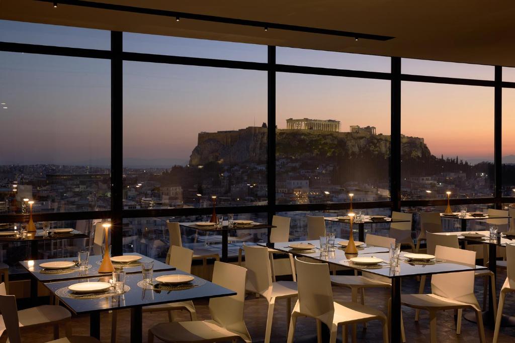 Reštaurácia alebo iné gastronomické zariadenie v ubytovaní Astor Hotel Athens