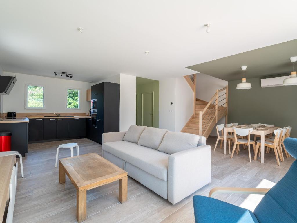 a living room with a couch and a table at Maison neuve climatisée, 8 pers, proche plages, surf, Wi-Fi, terrasse, parking, ménage inclus - FR-1-319-526 in Biscarrosse
