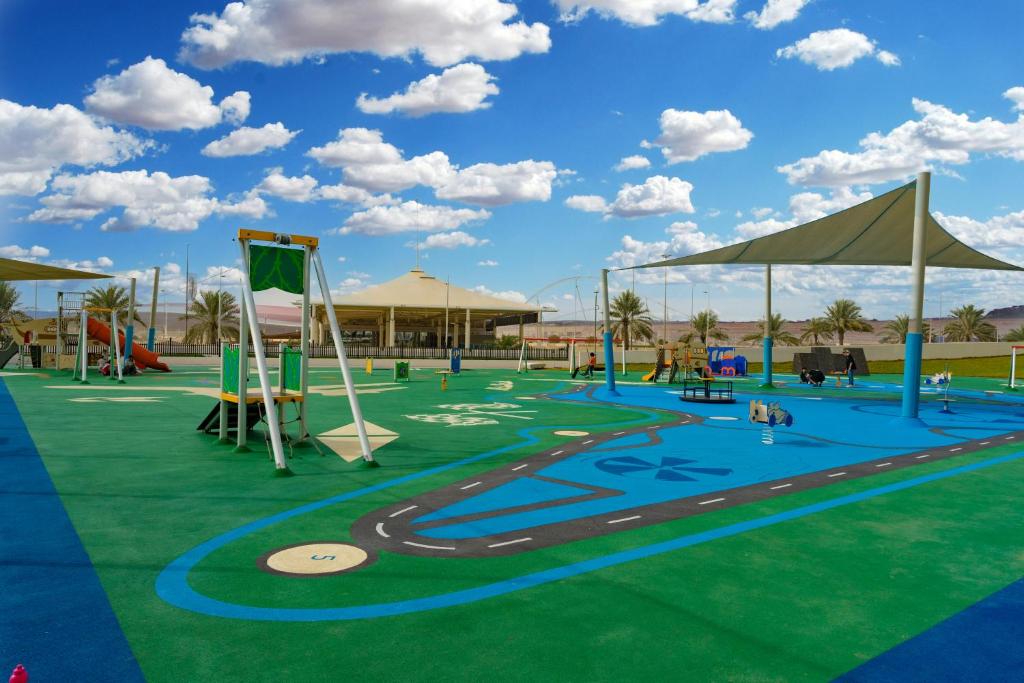 Area giochi per bambini di Abu Dhabi Premier Apt -Steps to Ferrari World & Yas Mall