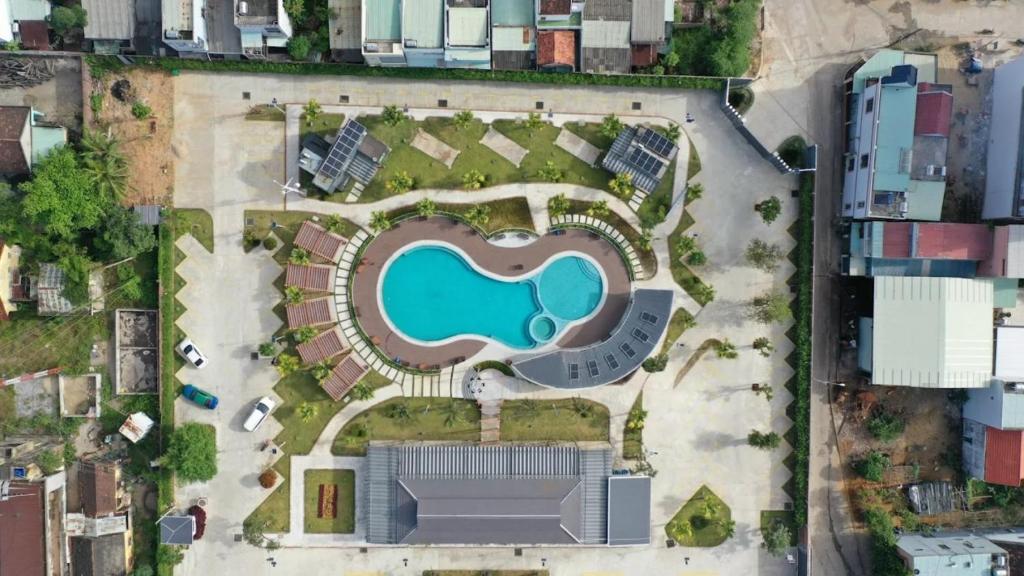 Bazén v ubytování Đất Quảng Villa nebo v jeho okolí