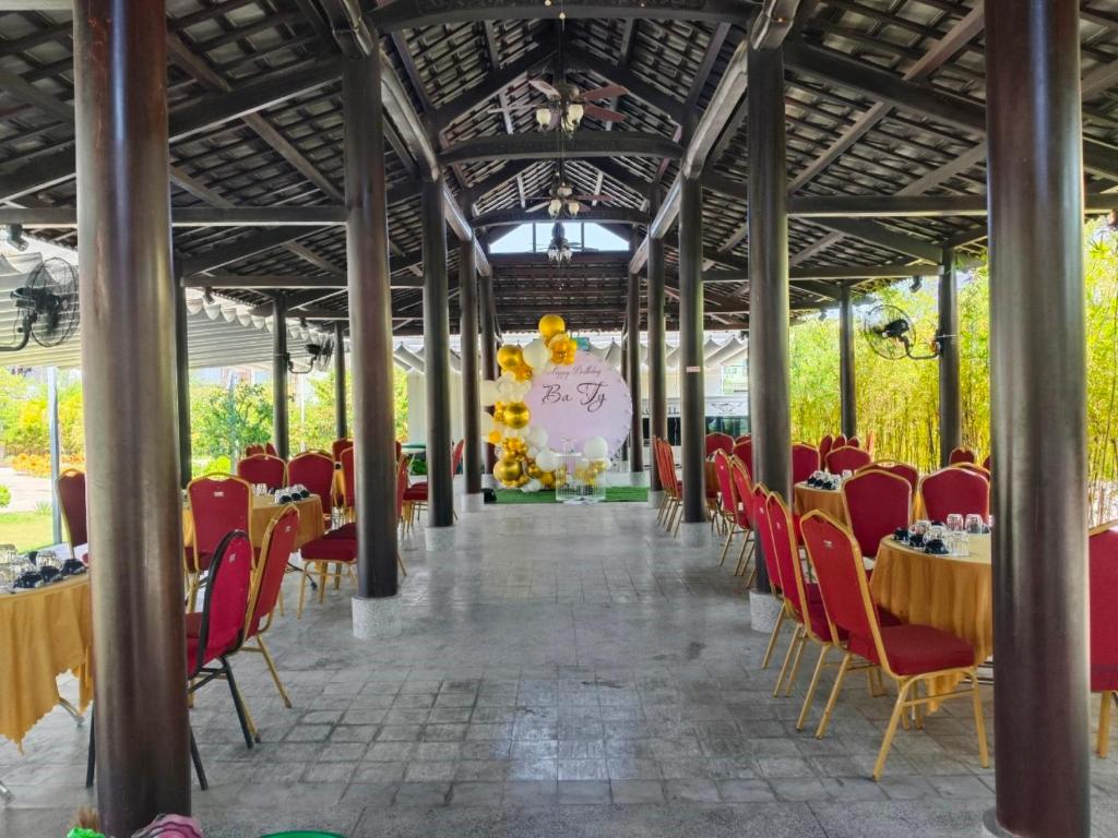Restaurace v ubytování Đất Quảng Villa