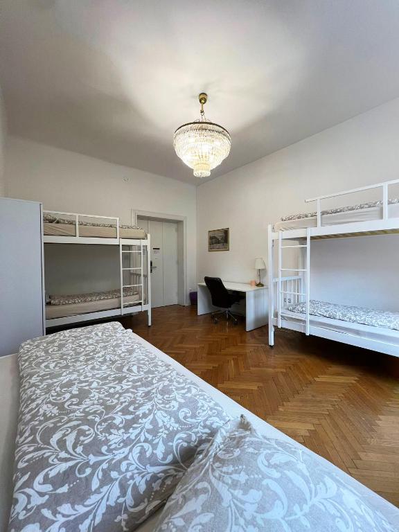 Postel nebo postele na pokoji v ubytování Rooms Miklošičeva