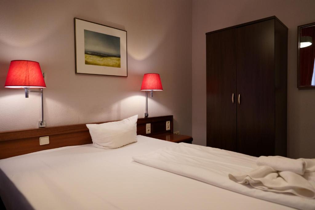 Postel nebo postele na pokoji v ubytování Hotel Xantener Eck