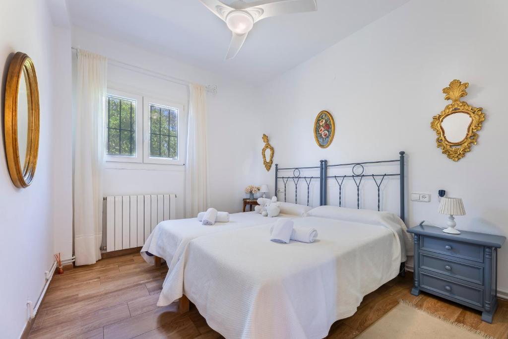 Postel nebo postele na pokoji v ubytování Finca Can Tomeu