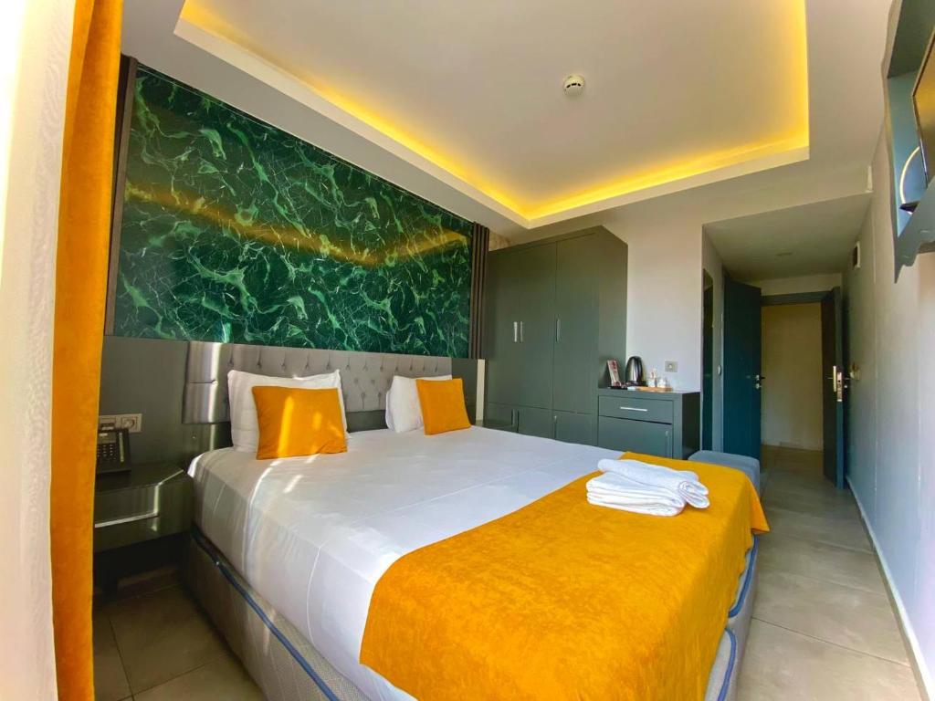 A bed or beds in a room at ERDEM HOTEL
