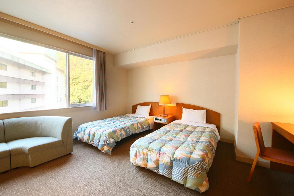 Postel nebo postele na pokoji v ubytování Ooedo Onsen Monogatari Hotel Kinugawa Gyoen