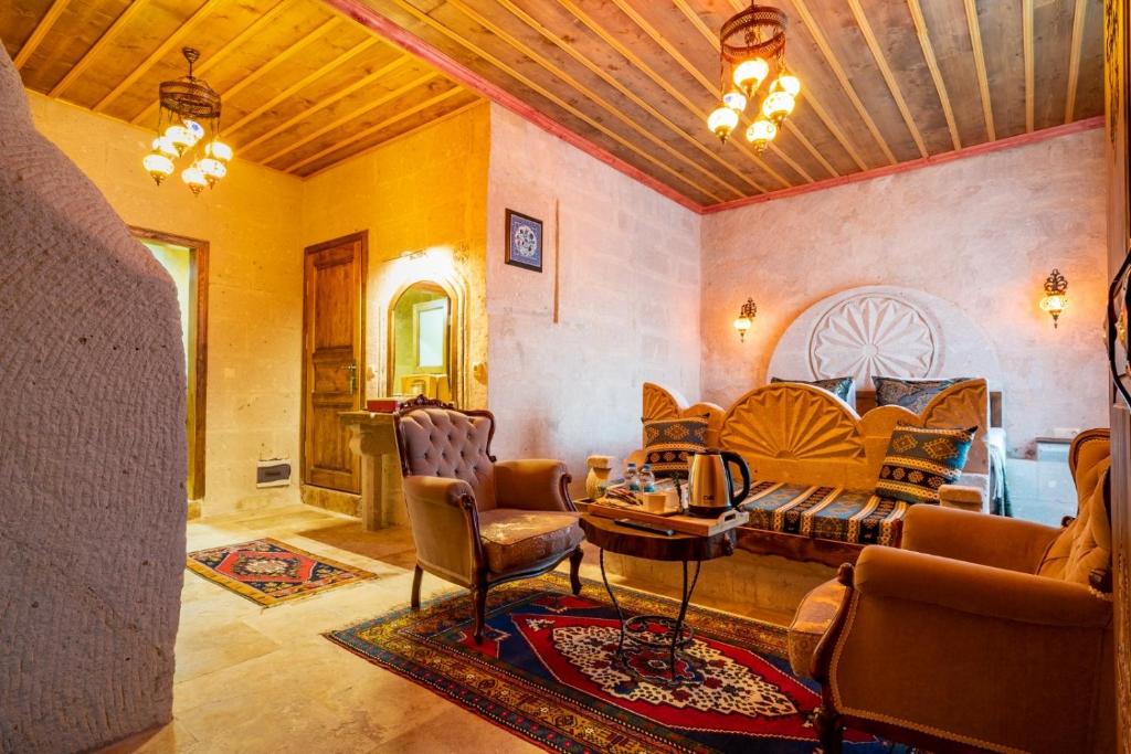 Posezení v ubytování CAPPANAR CAVE HOTEL