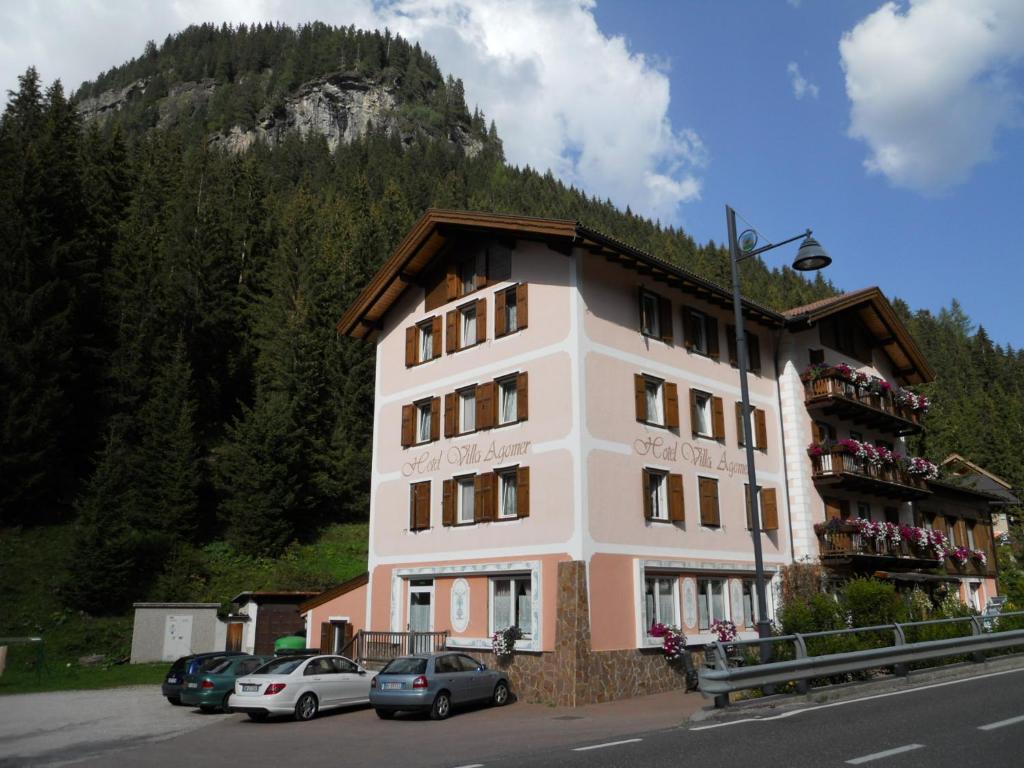 Nespecifikovaný výhled na hory nebo výhled na hory při pohledu z hotelu