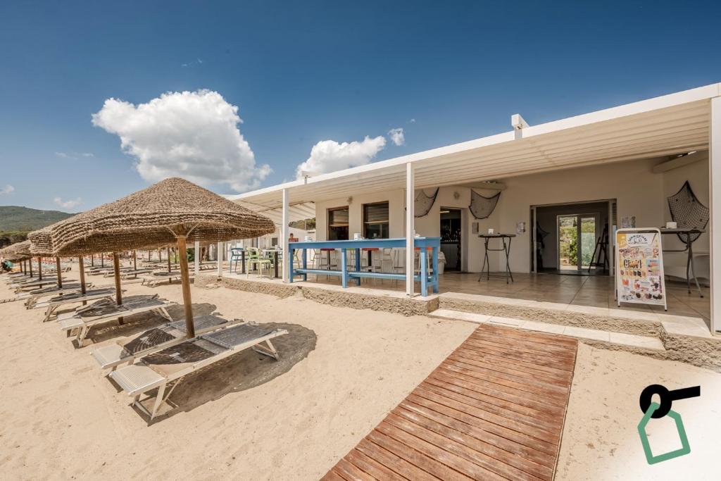 Nespecifikovaný výhled na hory nebo výhled na hory při pohledu z hotelu